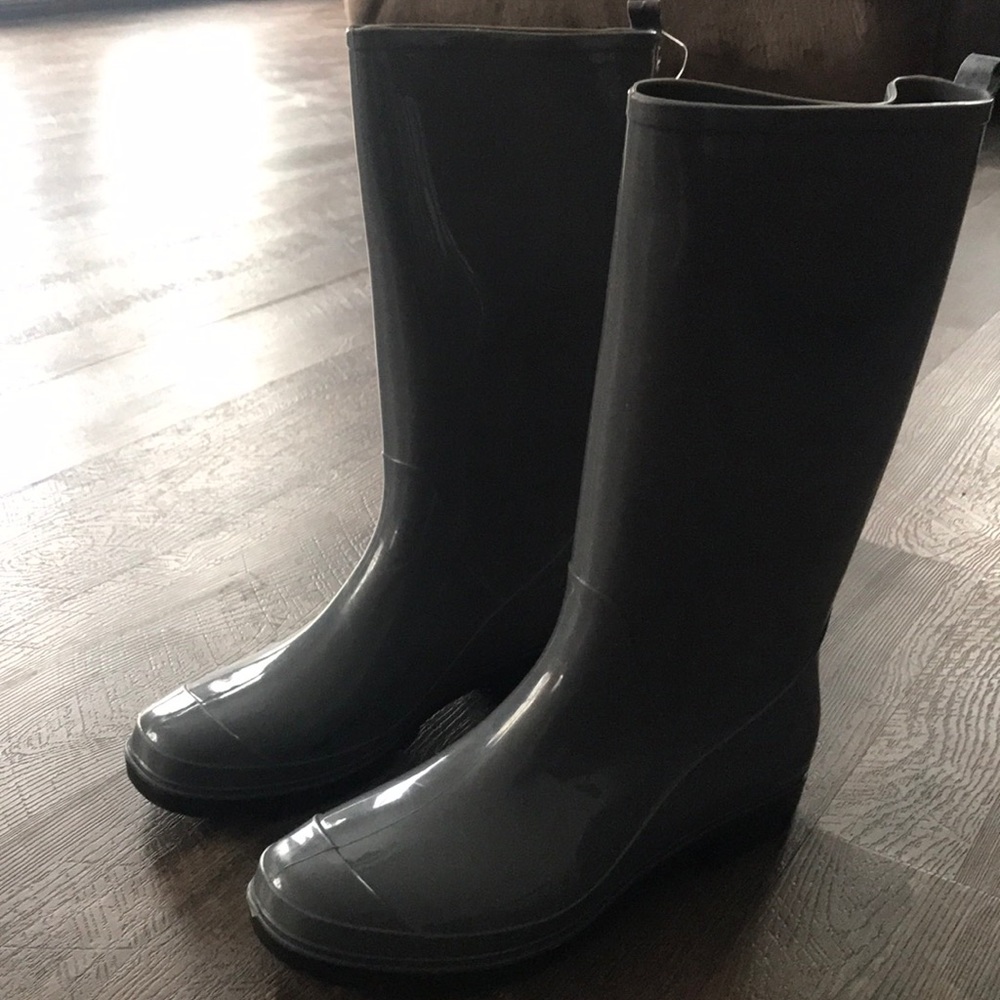 Grey waterproof/rain boots!